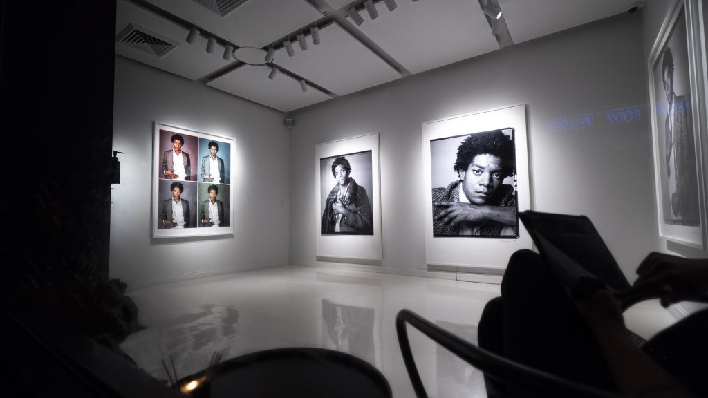 Buy the best lighting for paintings in New York, New York.